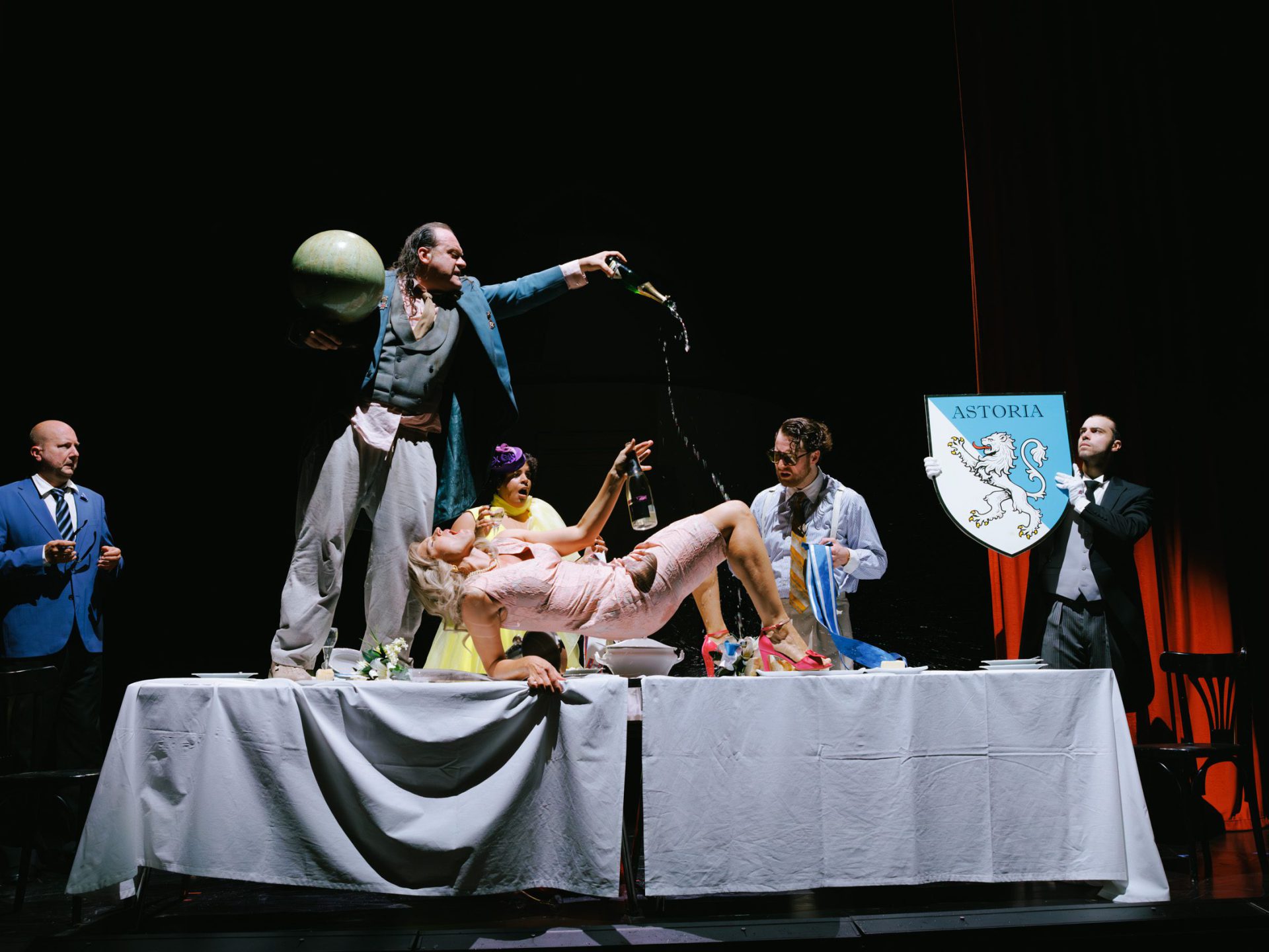 Volkstheater-Milchstraße-c-Marcella-Ruiz-Cruz-Webres-7723